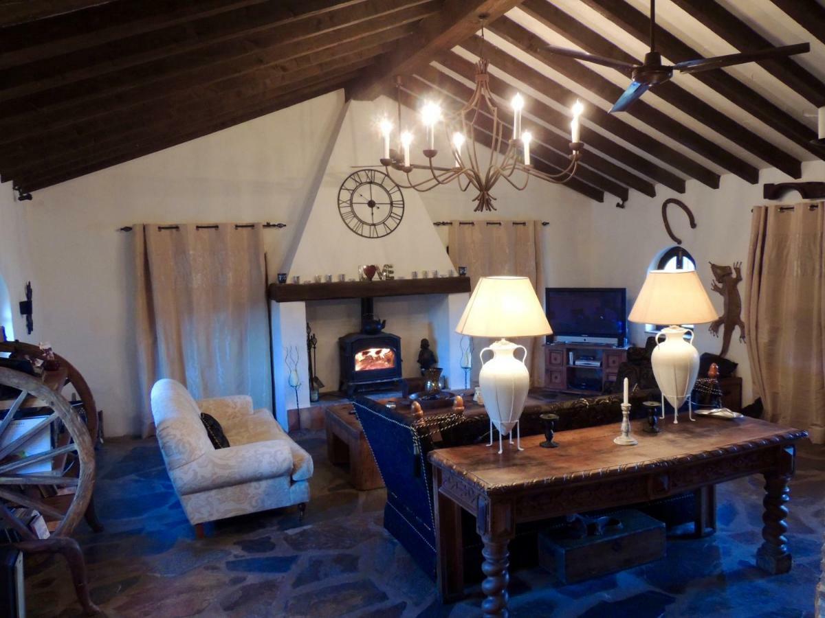 Cortijo Cuscurro Villa Riogordo Luaran gambar